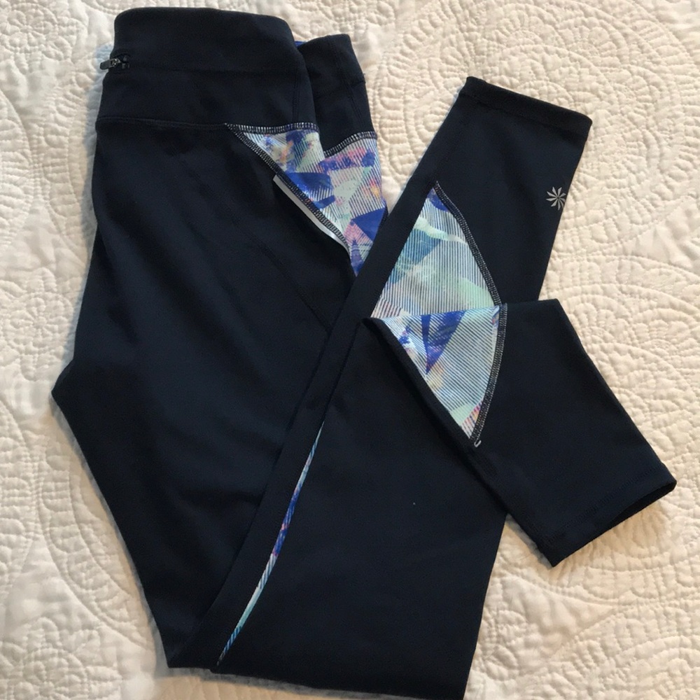 Like new- only worn a couple times Athleta yoga